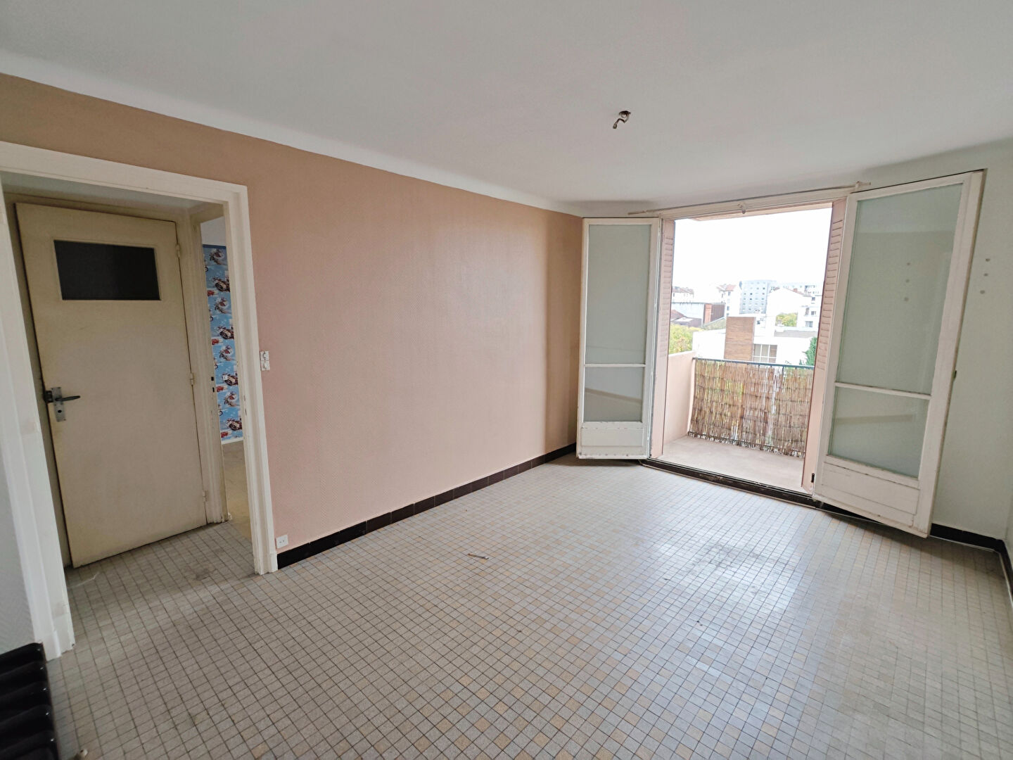 Appartement  \u00e0 r\u00e9nover Lyon 4 pi\u00e8ce(s)
