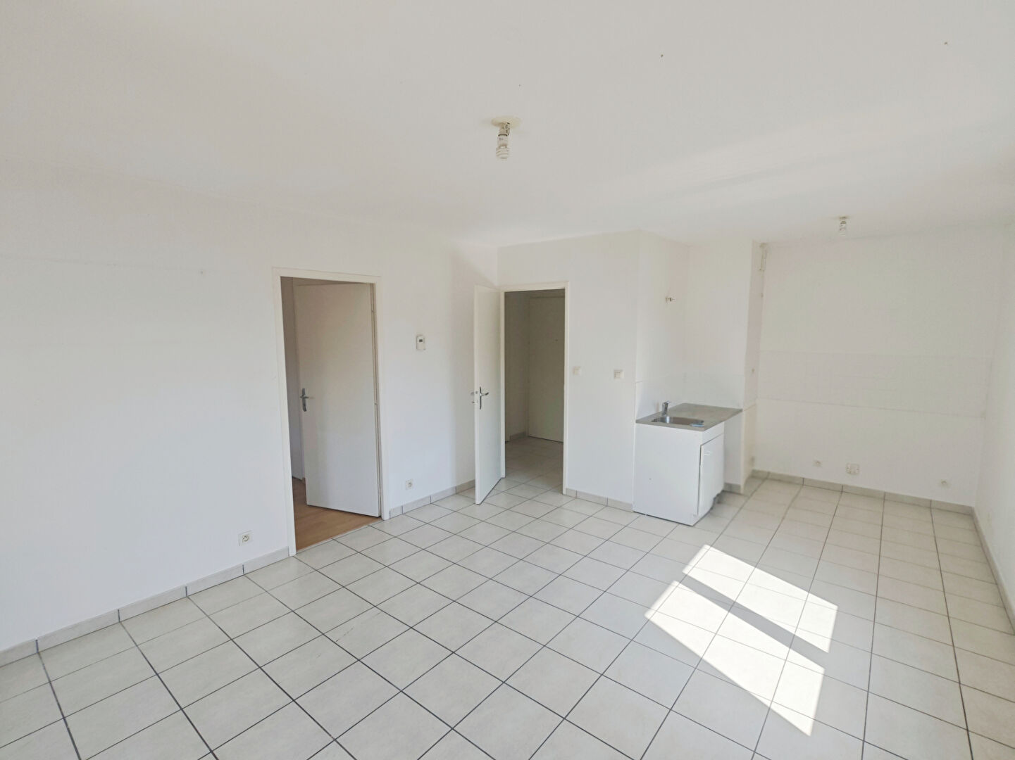 A  VENDRE - ANSE - T2 AVEC BALCON  2